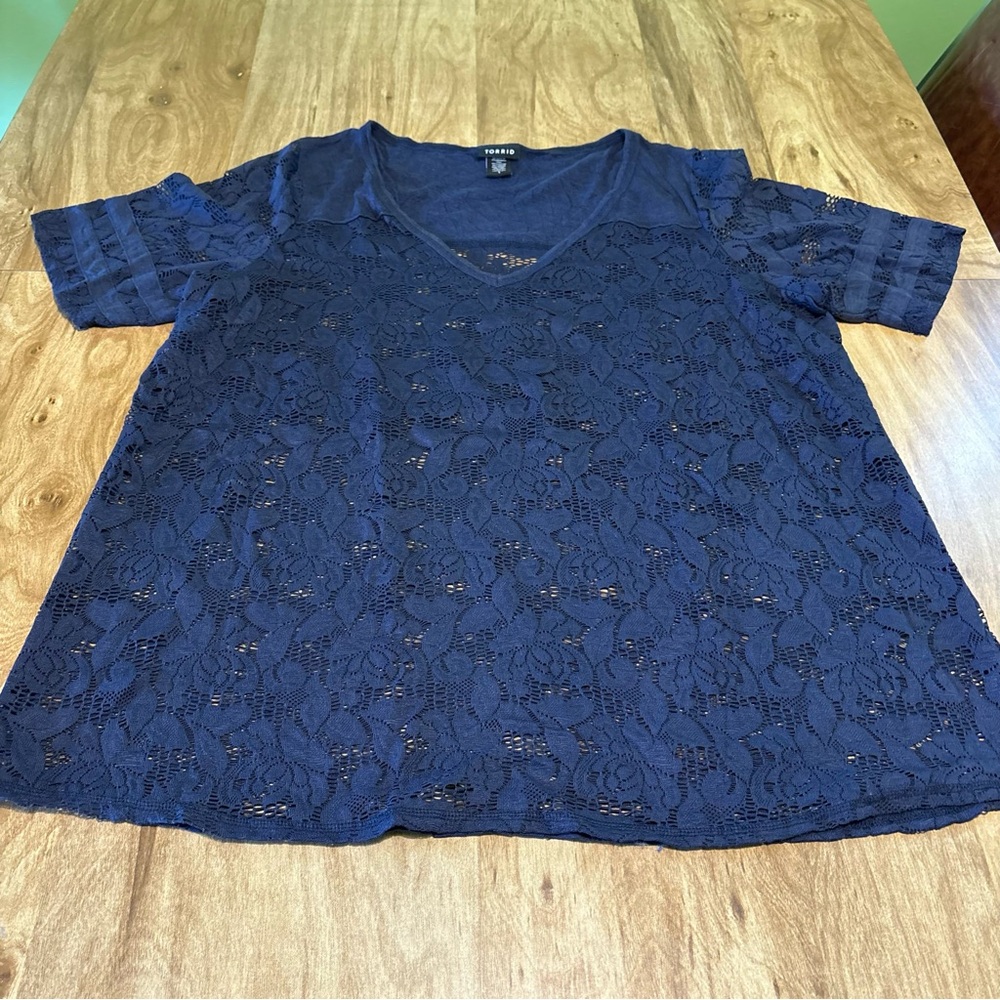 5/$25 Torrid Blue Floral Lace Crochet Lightweight Short Sleeve Stretch Top Sz 1